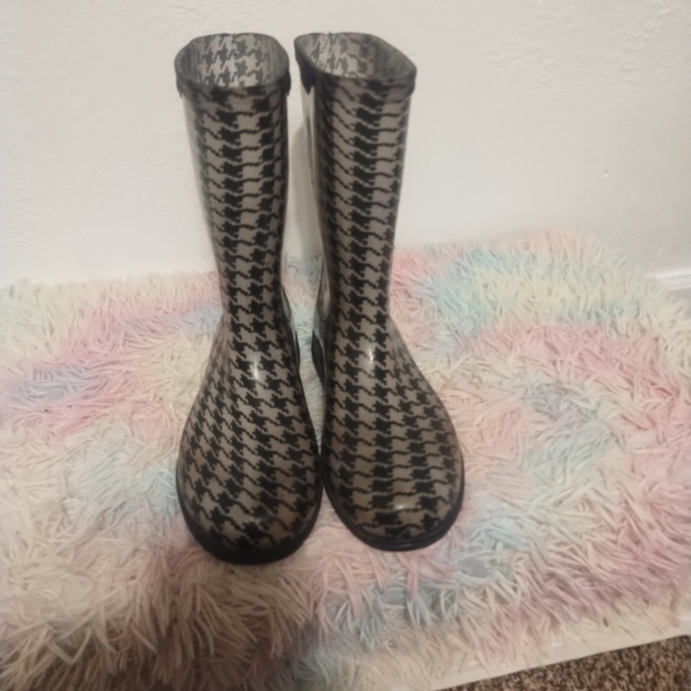 Women Rain boots size 7